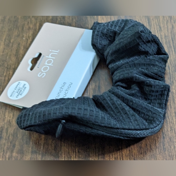 NWT Sophi Soft Black Scrunchie With Zipper - Picture 3 of 4